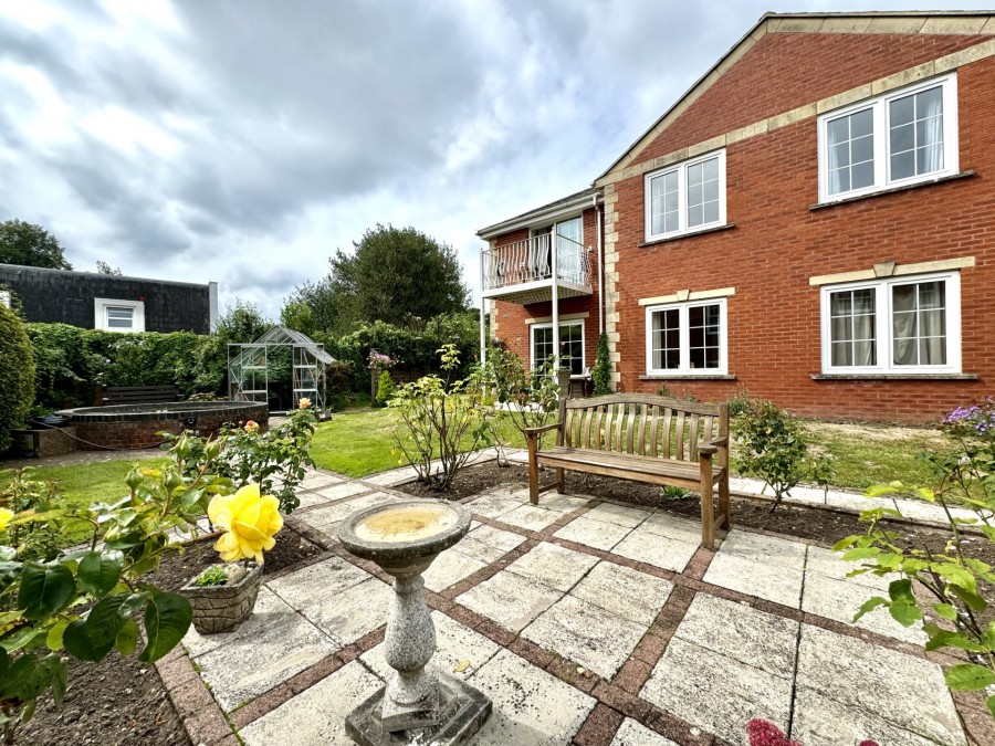 Images for Cedar Lodge, Hartford Court, Hartley Wintney